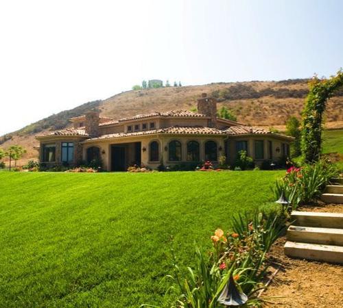 Green landscape in Beverly Hills