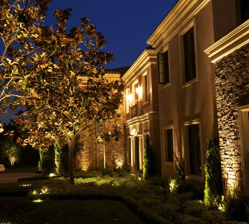 Outdoor landscape lighting